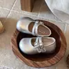Sapatos Mary Jane de Couro para Meninas Estilo Primavera/Outono Solado Macio Sapatos de Princesa Estilo Coreano Sapatos Individuais para Crianças Pequenas Moda Versátil Antiderrapante Sapatos Infantis