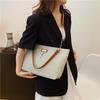 Bolso de gran capacidad, novedad de 2024, para mujer, moderno, estilo retro, con cadena, portátil, de hombro, informal, tipo tote.