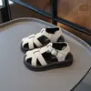 Sandalias para Niña 2026 Verano Nuevo Estilo Zapatos de Playa Cerrados Tejidos Huecos para Niños Estilo Princesa Sandalias Romanas para Niña Pequeña