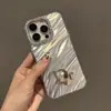 Funda de Teléfono Moderna Estilo Chanel para iPhone 16 Pro Max/17 con Lente Incrustada de Diamantes y Diseño de Ondas de Agua para Apple 16/15