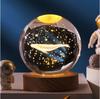 Base de Madera para Control Remoto con Bola de Cristal Cielo Estrellado Iluminada, Bola de Cristal de Vidrio Solar y Galaxia Grabada en 3D, Adorno Creativo de Luz Nocturna