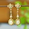 Pendientes de jade blanco con incrustaciones de cobre y superficie de huevo de jade hetiano, pendientes chapados en oro de jade hetiano natural, suministro al por mayor