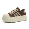 Zapatos de Mujer Invierno Superficie de Cuero Zapatos de Algodón Mujer 2026 Estilo Nuevo Venta Caliente Doble Algodón Zapatos Deportivos Plataforma Suela Gruesa Versátiles Aumentan la Altura Zapatos de Plataforma