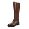 Botas de cavaleiro de couro de duas camadas para mulheres, botas longas de cano alto, novo estilo de inverno, bico redondo, salto médio, zíper traseiro, botas até o joelho