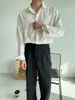 Camisa branca lisa, elegante e sofisticada, não amassa, para homens, com caimento fluido, estilo coreano, corte solto, manga longa, básica, casual e estilosa.