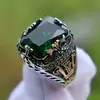 Anillo de Aleación de Piedras Preciosas de Lujo Más Vendido Transfronterizo Anillo Retro de Esmeralda Anillo Dominante Hueco Personalizado para Hombre