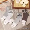 Calcetines de Longitud Media Kaisen Otoño e Invierno Nuevos para Mujer Estilo Coreano Rayas Verticales Gris Moda Retro Versátiles Calcetines Holgados