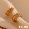 Moda europea y americana nicho personalizado todo a juego pendientes de alta calidad acero inoxidable chapado en oro de 18K tres filas de cuentas clip para oreja en forma de C para mujer