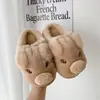 Lindas pantuflas de algodón con diseño de cerdo de dibujos animados para mujer, nuevo estilo otoño/invierno 2026, de suela gruesa, antideslizantes, cálidas y peludas, para interior/exterior