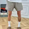Marca Tendência Estilo Hong Kong Design de Marca Nicho Shorts Casuais para Homens Verão 2025 Novos Shorts Esportivos Soltos de Cinco Pontos