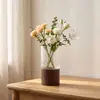 Decoración de escritorio para el hogar soporte de madera jarrón de vidrio arreglo floral para el hogar jarrón decorativo de alta gama para sala de estar en stock al por mayor