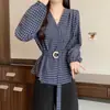 Camisa Xadrez Azul Escuro de Manga Longa Feminina Roupas de Outono 2025 Nova Tamanho Grande para Gordinhas Peça Elegante com Faixa na Cintura Cobre a Barriga