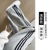 Pantalones deportivos de mujer a rayas, nuevo modelo otoño 2026, pantalones casuales blancos de cintura alta adelgazantes, pantalones anchos holgados para mujeres petite