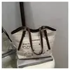 Moda Verão 2025 Bolsa Grande de Tecido Feminina para Férias Viagem Trabalho Bolsa de Ombro Bolsa Tote de Palha Colorida Contrastante