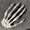 Huesos de Mano de Esqueleto de Halloween en Stock Transfronterizos Accesorios a Escala Adulta Decoración de Terror Directamente del Fabricante Accesorios