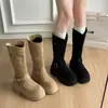 Botas de moda outono e inverno 2026 com sola grossa para emagrecer, estilo europeu e americano, salto grosso, botas longas que aumentam a altura para mulheres, com detalhes de fivela em camurça