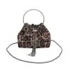 Bolso de mano de moda con estampado de leopardo para mujer, nueva colección otoño/invierno 2026, bolso de hombro retro y elegante con cadena, diseño de bolsa de la suerte