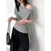 Lu Xi Ombro Único Amarração Lateral na Cintura Cropped Manga Curta Feminino Chegada Nova de Verão Ombro a Ombro Emagrecedor Camiseta Top com Amarração w96105