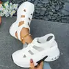 Sandalias de cuña con diseño calado y punta cerrada para mujer, Zapatos de plataforma con suela gruesa y velcro para mujer, Sandalias planas de caña baja en negro al por mayor y tallas grandes