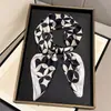 Bufanda de Seda Versátil Estilo Coreano Nueva para Mujer Primavera Temprana 2026, Bufanda Cuadrada Elegante y con Estilo, Bufanda para el Cuello Transpirable para Proteger del Sol