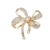Elegante broche de lazo incrustado de diamantes, diseño de lujo ligero totalmente de diamantes, pin versátil para traje, accesorio de ropa anti-exposición