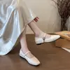 Sapatos femininos pretos 2026 novo modelo para primavera e outono, sapatos baixos de couro plano, sapatos Mary Jane femininos franceses para combinar com saias
