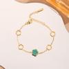 Entrada de Moda Lujo Concha Blanca y Negra Flor de Cinco Hojas Pulsera de Acero de Titanio para Mujer Dulce Diseño Nuevo Celebridad Cibernética Todo Fósforo Pulsera con Esfera Blanca y Negra