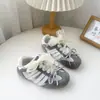 Zapatos para niñas 2026 otoño nuevo encaje niños zapatillas blancas bebé malla transpirables zapatillas deportivas