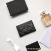24 Bolsas Pequeñas para Tarjetas Estilo Chanel Cuadros de Diamantes Delgadas CF Pequeñas Chanel Caviar Piel de Oveja Kraft Cuadros de Diamantes Portatarjetas de Cuero Genuino Clásico