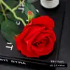 Flor de Rosa Simulada Tallo Único Decoración del Hogar Regalo de San Valentín Ramo de Flores Artificiales de Terciopelo Borgoña Decoración de Mesa para Sala de Estar