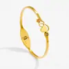 Fábrica en stock al por mayor moda coreana personalidad simple titanio mariposa pulsera hebilla de resorte diseño chapado 18k