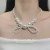 Collar de Perlas con Lazo Estilo Francés Inspirado en Chanel para Mujer, Cadena Única y Elegante para la Clavícula con un Toque Audaz y de Alta Gama