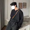 Camiseta texturizada com decote V e mangas compridas, unissex, moderna e estilosa para primavera e outono, modelagem solta, fresca e sofisticada, perfeita como camada interna ou camiseta básica