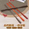 Calzador de Madera Largo con Forma de Ala de Pollo para Personas Mayores, Logo Personalizable, Herramienta Perezosa para Calzarse, No Necesita Agacharse, Herramienta de Elevación de Zapato Extendida