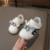Sapatos Fofos Estilo 2026 para Crianças Pequenas com Decorações de Olhos de Desenho Animado, Sapatos Brancos para Meninos e Meninas, Sapatos Casuais Versáteis, Versão Coreana