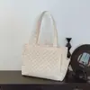 2025 Nova Bolsa de Ombro Matelassada Espessa Estilo Coreano Grande Capacidade Commuter Moda Passeio Sacola Sacola de Compras