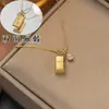 Collar de acero y titanio con tira de oro pequeño para mujer, colgante de ladrillo dorado pequeño, oro de 18 quilates, color chocolate, cuadrado, ligero, de lujo, joyería resistente a la decoloración.