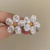 Brincos Florais Pérolas Barrocos, Brincos de Nicho de Alto Padrão, Elegantes de Luxo Leve, Brincos Frescos e Simples para Primavera e Verão para Mulheres