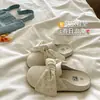 Zapatillas de Media Caña Baotou para Mujer 2026 Primavera Verano Nuevos Populares Zapatos de Suela Plana Lazo Suela Gruesa Zapatillas Versátiles para Mujer Verano Uso Exterior