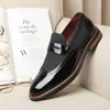 Estilo Coreano Nuevo Negocios Casual Británico Brogue de Pedal Formal Punta Puntiaguda Zapatos de Cuero Tallado para Hombre 26070