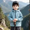 Chaqueta de Esquí para Niños Abrigo Otoño Niño Pequeño Tres en Uno con Capucha Cortavientos 2026 Nueva Ropa Infantil Top para Exteriores