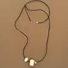 Collar de Cuerda de Cáscara de Fruta Marfil Color Tinta, Diseño de Nicho de Lujo Ligero, Sensación de Alta Gama, Cadena de Clavícula Simple y Elegante, Cadena para Suéter para Mujer