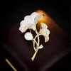 Nuevo broche de hoja de circón microincrustado de goteo de aceite de alta calidad, pin de corsage de moda de nicho de lujo ligero, accesorios para abrigos