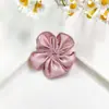 Accesorios de flor de cinco pétalos de satén perlado de color sólido para accesorios de cabello hechos a mano DIY, ropa infantil, zapatos, sombreros, bolsos y materiales de decoración para mascotas
