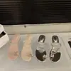 Primeiro Encontro: Sandálias Elegantes de Salto Anabela com Pedrarias e Tira no Dedo, Sapatos de Fada para Uso ao Ar Livre, Estilo Verão 2026 para Combinar com Saias