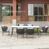 Conjunto de Mesa e Cadeiras para Pátio Externo Mobiliário de Lazer para Jardim e Villa Mesa e Cadeiras de Jantar em Rattan Trançado de Liga de Alumínio à Prova d'Água e Proteção Solar