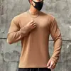 Camiseta atlética acanalada estilo americano, diseñada para hombres musculosos, suave y duradera, con cuello pequeño, mangas largas, adecuada para entrenamiento de fitness, correr y como capa base.