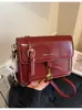 Bolso pequeño cuadrado texturizado de color liso clásico para mujer, nuevo 2026 otoño e invierno, versátil, de moda, para ir al trabajo, de hombro y cruzado