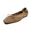 Zapatos Planos de Piel de Vaca de Primera Capa con Punta Cuadrada Bajos para Mujer Otoño Nueva Llegada Piel Genuina por Dentro y por Fuera Remaches de Moño Zapatos Planos Cómodos