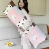 Almohada larga de terciopelo lechoso para mujeres, diseñada para dormir con las piernas recogidas, dormir de lado, respaldo de sofá, cojín de respaldo para sala de estar, nuevo estilo 2026